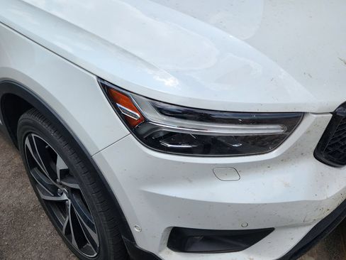 Used 2021 Volvo XC40 T5 R-Design w/ Advanced Package AWD/4WD image 4