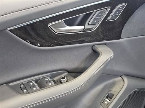 New 2025 Audi Q7 3.0T Prestige image 11