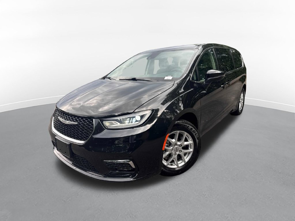 Used 2023 Chrysler Pacifica Touring-L FWD image 2