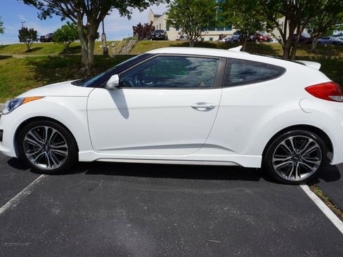 Used 2016 Hyundai Veloster Turbo FWD image 14