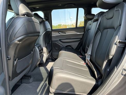 New 2025 Jeep Grand Cherokee Limited image 22