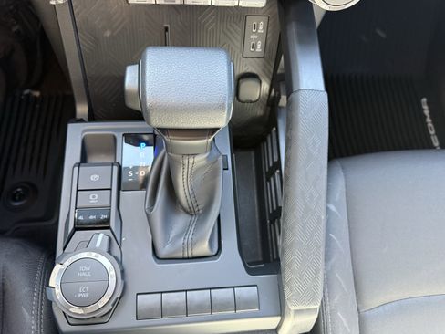 Certified 2025 Toyota Tacoma SR5 image 31