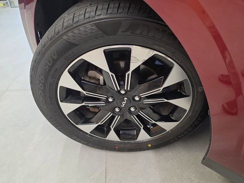 Used 2024 Kia Carnival EX FWD image 36