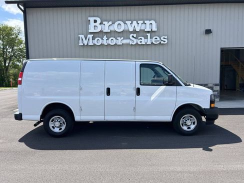Used 2021 Chevrolet Express 2500 w/ Driver Convenience Package RWD image 2