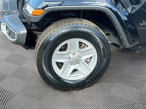 Used 2023 Jeep Gladiator Sport image 33