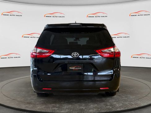 Used 2020 Toyota Sienna L FWD image 9
