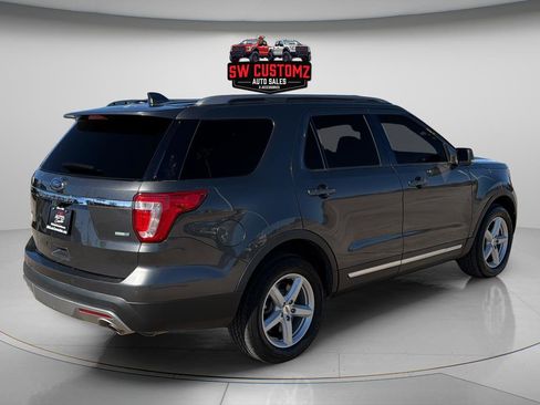 Used 2016 Ford Explorer XLT w/ Equipment Group 202A image 7