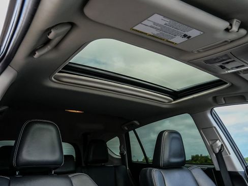 Used 2018 Toyota RAV4 Limited FWD image 15