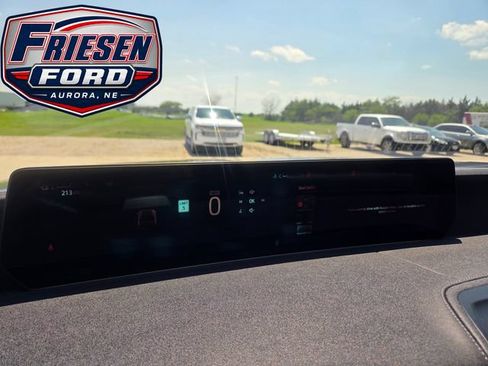 Used 2025 Ford Expedition Platinum w/ Driver's Package AWD/4WD image 18