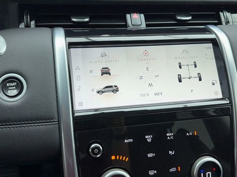 Used 2022 Land Rover Discovery Sport SE image 32