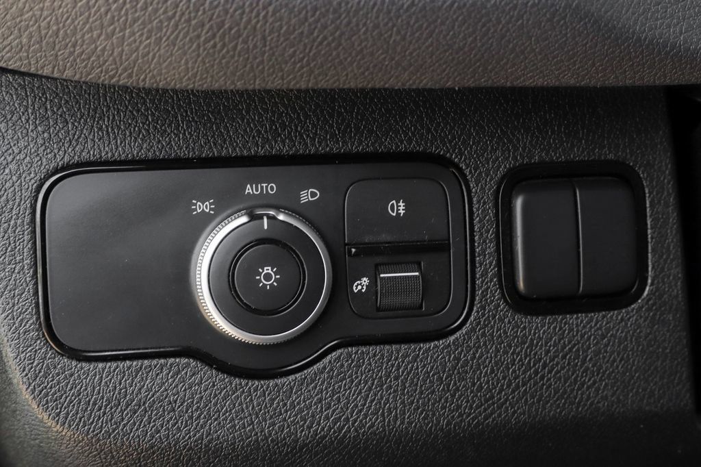 Used 2025 Mercedes-Benz Sprinter 2500 image 24