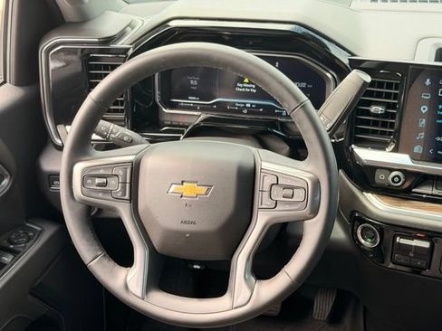 Used 2025 Chevrolet Silverado 1500 LT w/ Convenience Package II AWD/4WD image 18