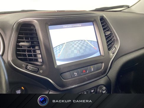 Used 2021 Jeep Cherokee Trailhawk image 4