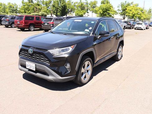 Used 2021 Toyota RAV4 XLE Premium AWD/4WD image 2