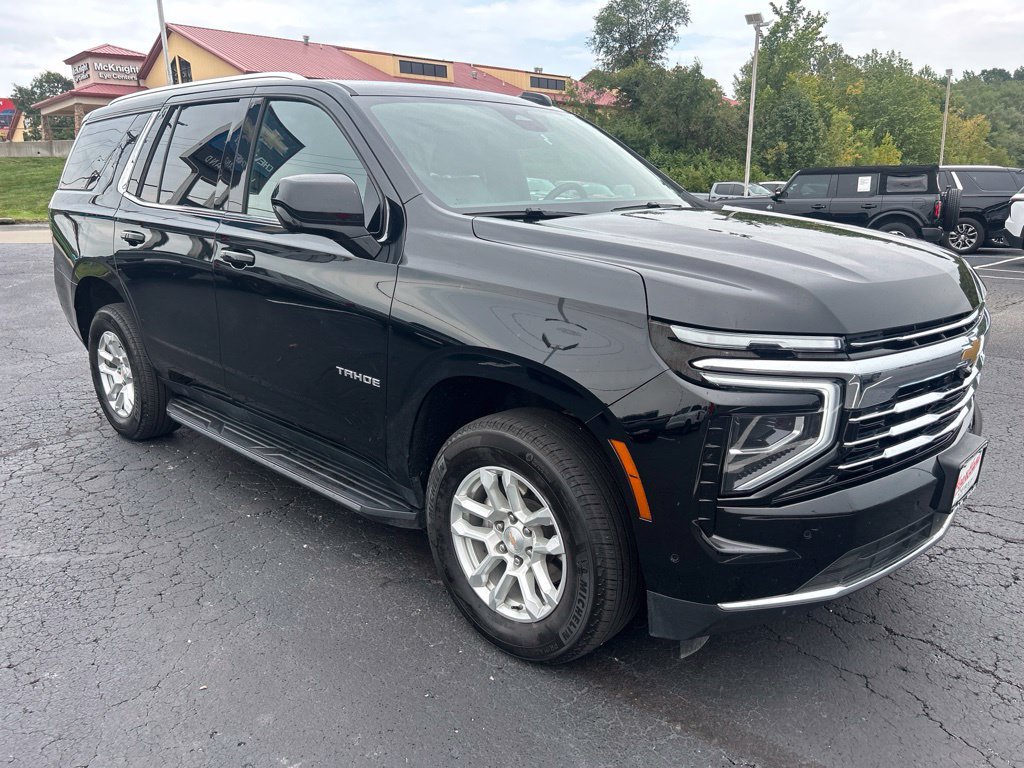 Used 2025 Chevrolet Tahoe LT AWD/4WD image 3