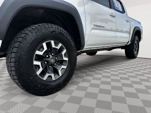 Used 2017 Toyota Tacoma TRD Off-Road w/ Tow Package (A/T) AWD/4WD image 6