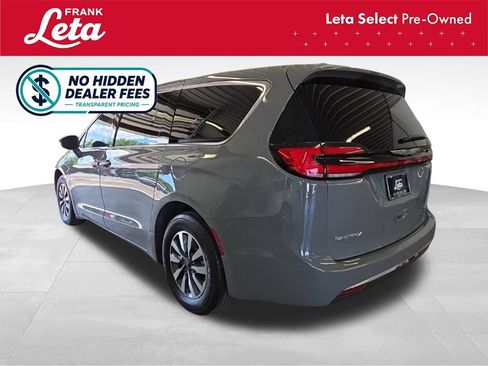 Used 2022 Chrysler Pacifica Touring-L FWD image 4