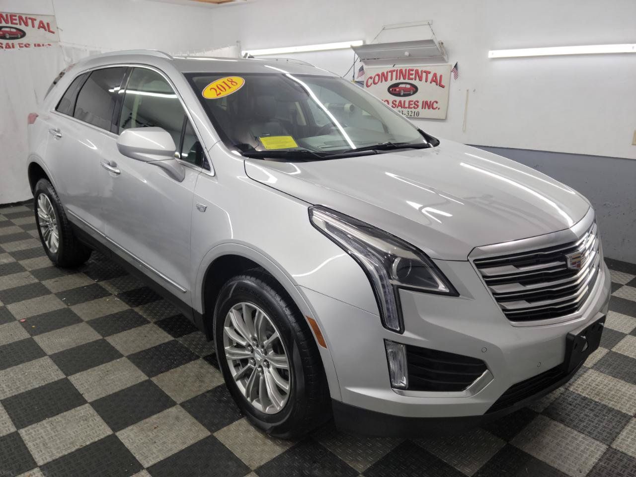 Used 2018 Cadillac XT5 Luxury w/ Driver Awareness Package AWD/4WD image 9