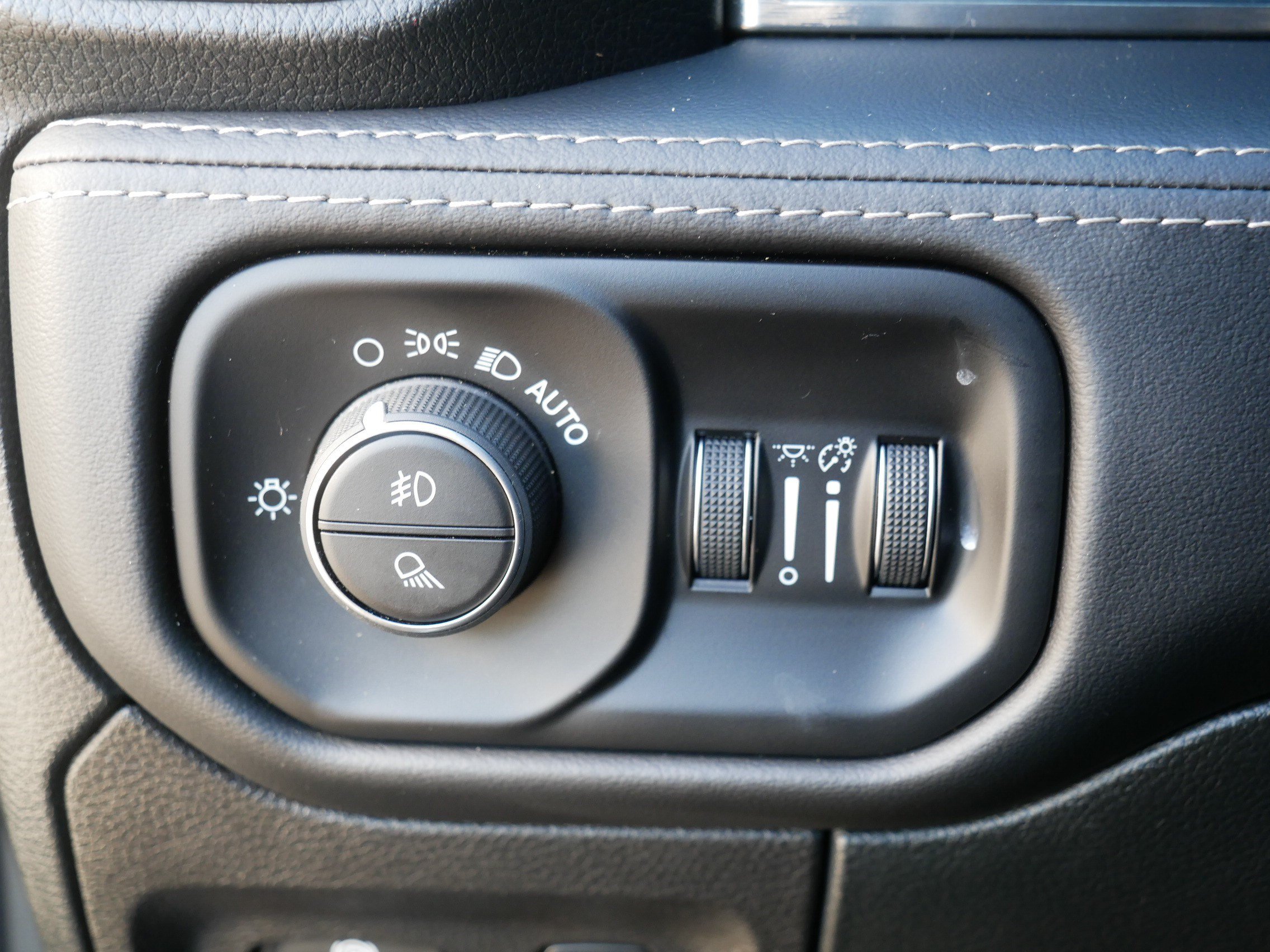 Used 2021 RAM 1500 Limited AWD/4WD image 29