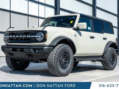 New 2026 Ford Bronco Outer Banks AWD/4WD image 1