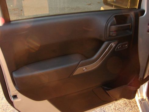 Used 2012 Jeep Wrangler Unlimited Sport image 5