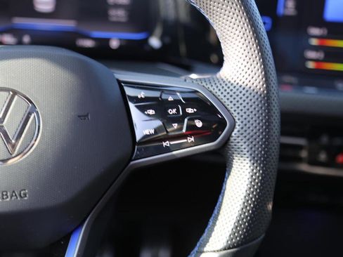 Used 2024 Volkswagen Golf R image 11