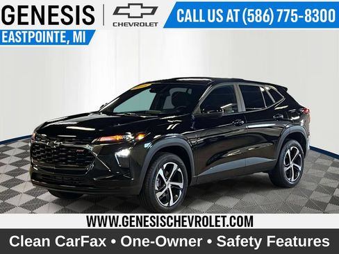 Used 2025 Chevrolet Trax RS w/ Driver Confidence Package FWD image 1