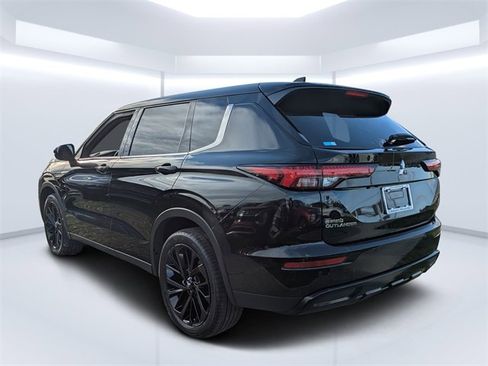 Used 2022 Mitsubishi Outlander SE image 5