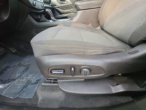 Used 2018 Chevrolet Traverse LT AWD/4WD image 24