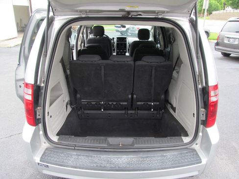 Used 2010 Dodge Grand Caravan SXT FWD image 15