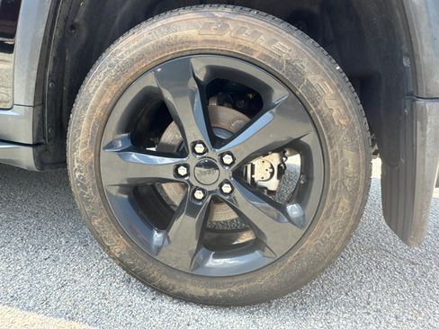 Certified 2025 Jeep Grand Cherokee Altitude AWD/4WD image 21