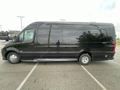 Used 2024 Mercedes-Benz Sprinter 3500 image 4