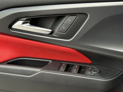 New 2026 Chevrolet Equinox EV RS image 17