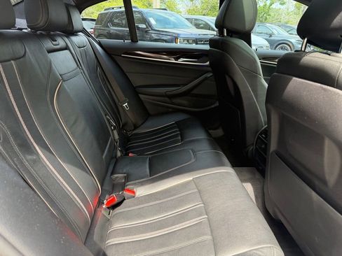 Used 2018 BMW 530e w/ Premium Package image 8