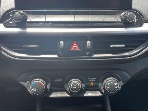 Certified 2022 Kia Forte LXS FWD image 4
