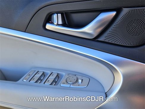 Used 2025 Genesis G70 2.5T image 31