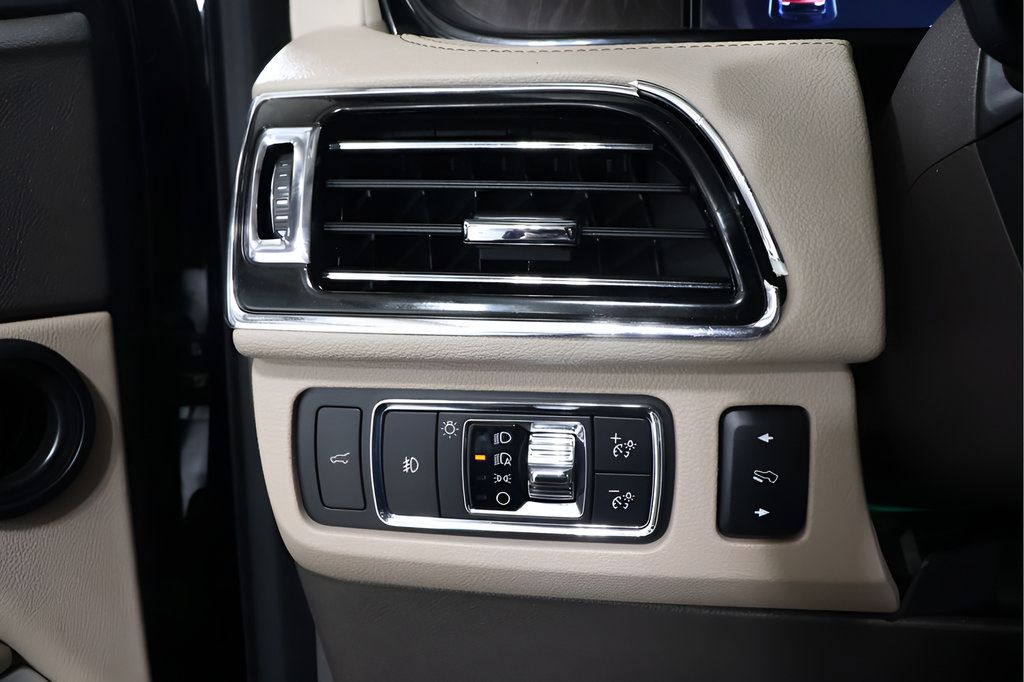 Used 2022 Lincoln Navigator Reserve AWD/4WD image 20