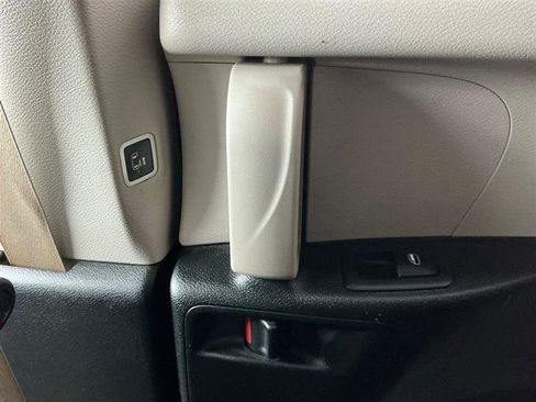 Used 2017 Chrysler Pacifica Touring-L w/ Tire & Wheel Group image 35