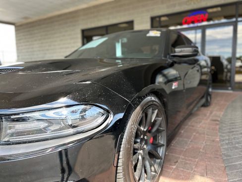 Used 2018 Dodge Charger R/T Scat Pack RWD image 24