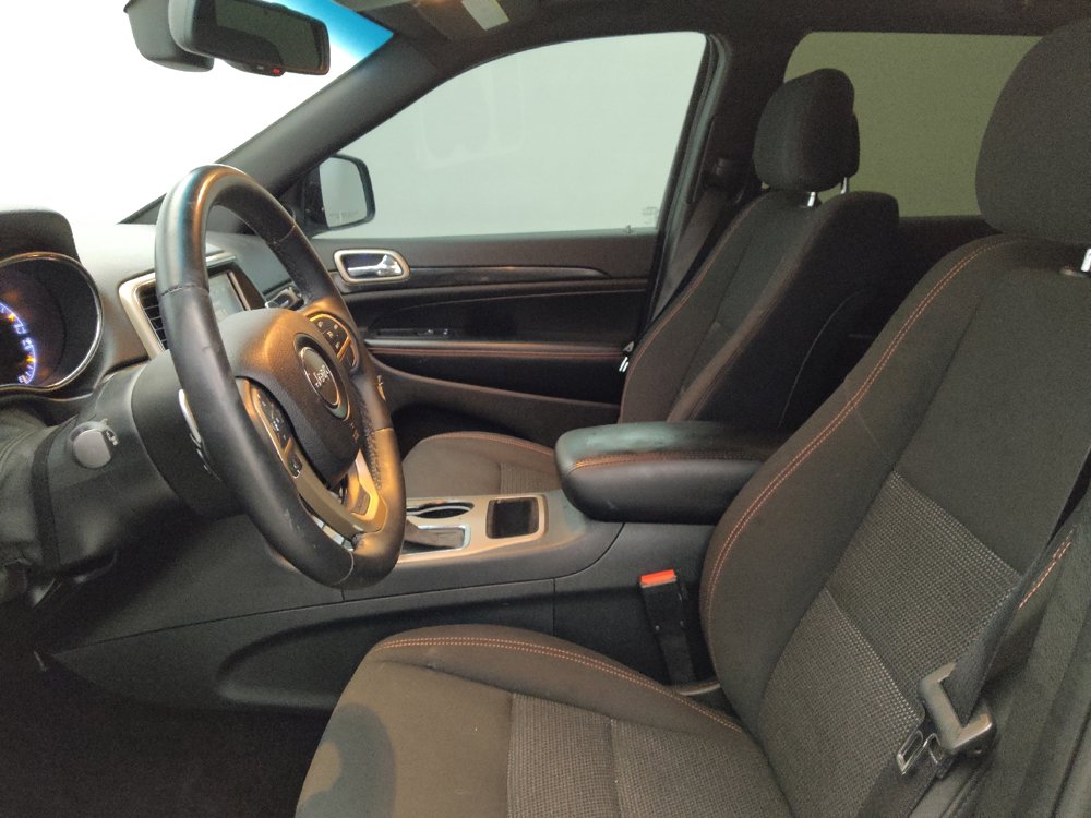 Used 2016 Jeep Grand Cherokee Laredo 75th Anniversary RWD image 17