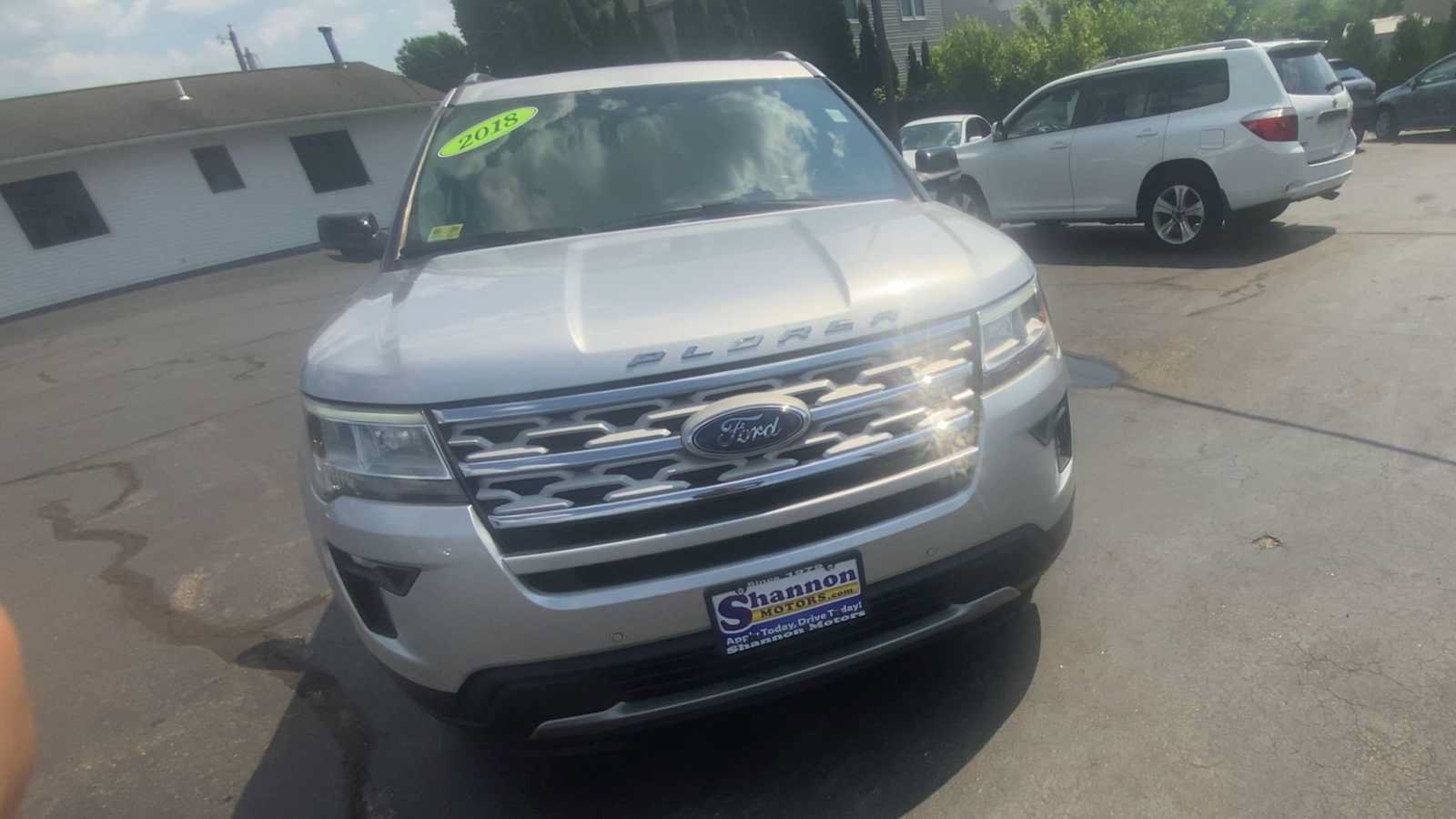 Used 2018 Ford Explorer XLT w/ Equipment Group 201A FWD image 3