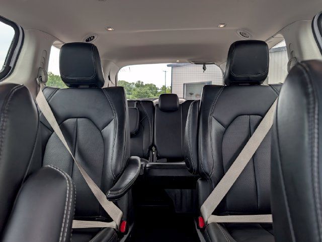 Used 2024 Chrysler Pacifica Limited FWD image 18