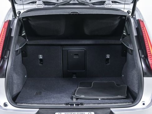 Certified 2025 Volvo XC40 B5 Plus image 31