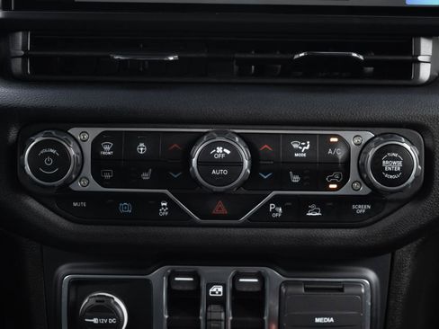 Used 2024 Jeep Wrangler Unlimited AWD/4WD image 41