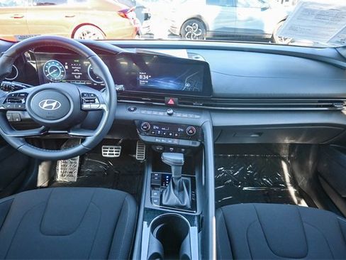 Certified 2025 Hyundai Elantra SEL image 15