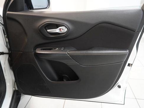 Used 2015 Jeep Cherokee Sport w/ Sport Appearance Group FWD image 32
