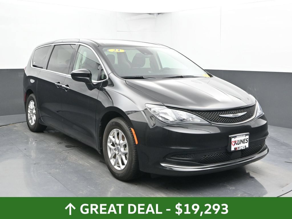 Used 2023 Chrysler Voyager LX FWD image 7