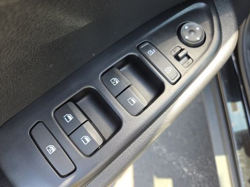 Used 2025 Hyundai Venue SEL FWD image 27