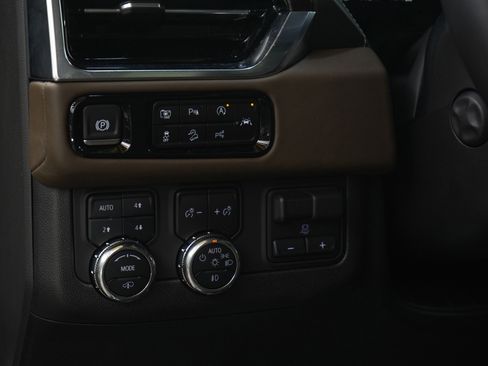 Used 2025 GMC Yukon Denali Ultimate w/ LPO, Floor Liner Package image 30