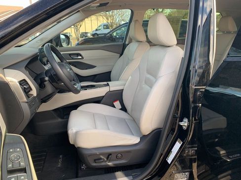 Used 2023 Nissan Rogue SL w/ SL Premium Package image 27